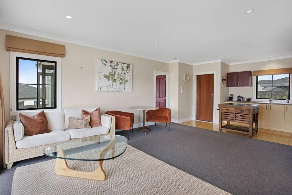 The Parish House With Pool, Bbq And Pizza Oven Apartment Whangaparaoa Bagian luar foto