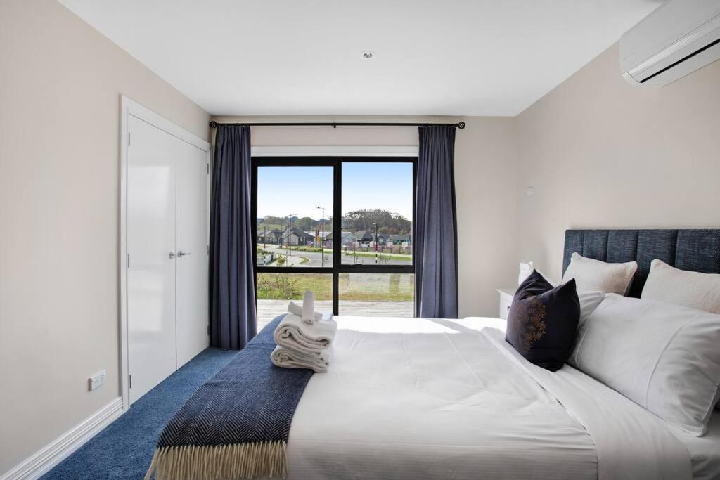 The Parish House With Pool, Bbq And Pizza Oven Apartment Whangaparaoa Bagian luar foto